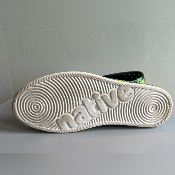 Native slip-ons. Tropical leaf print, monstera. Black green. Women’s size 6 - Picture 5 of 7